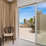 Penthouse With Pool By Costarentals - Ref 214 Apartment